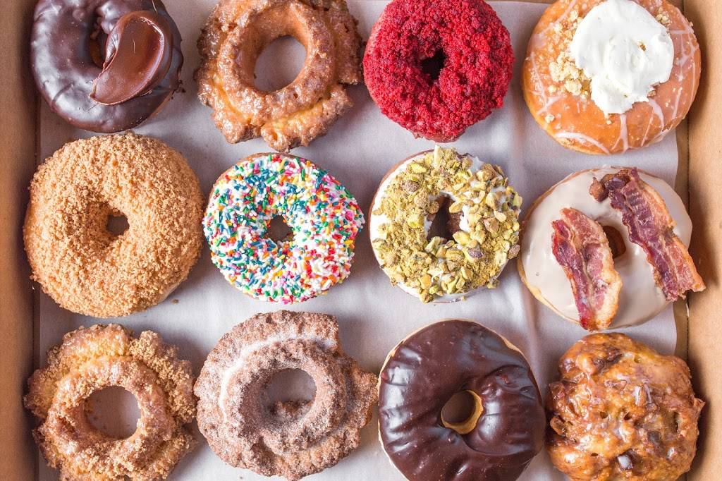 Do-Rite Donuts & Chicken | cafe | 181 N Morgan St, Chicago, IL 60607, USA | 3126248878 OR +1 312-624-8878