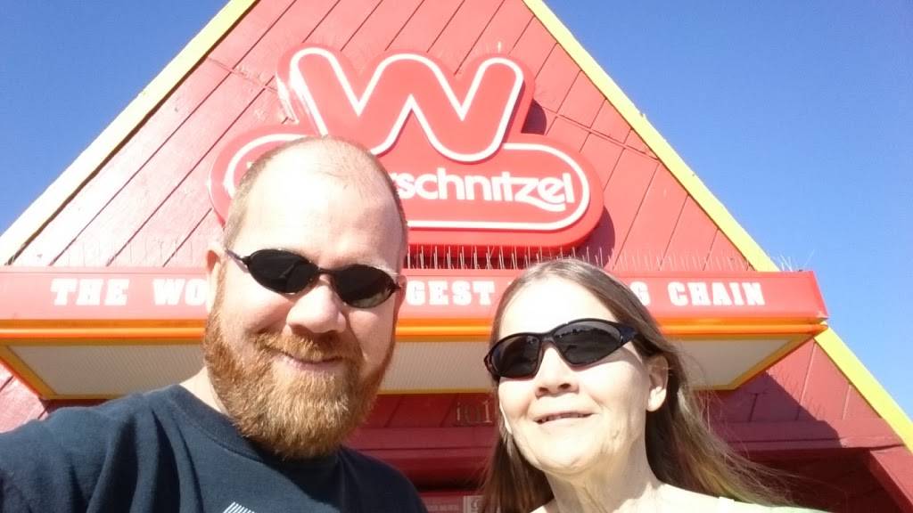 Wienerschnitzel | restaurant | 101 W Willow St, Long Beach, CA 90806, USA | 5625959511 OR +1 562-595-9511