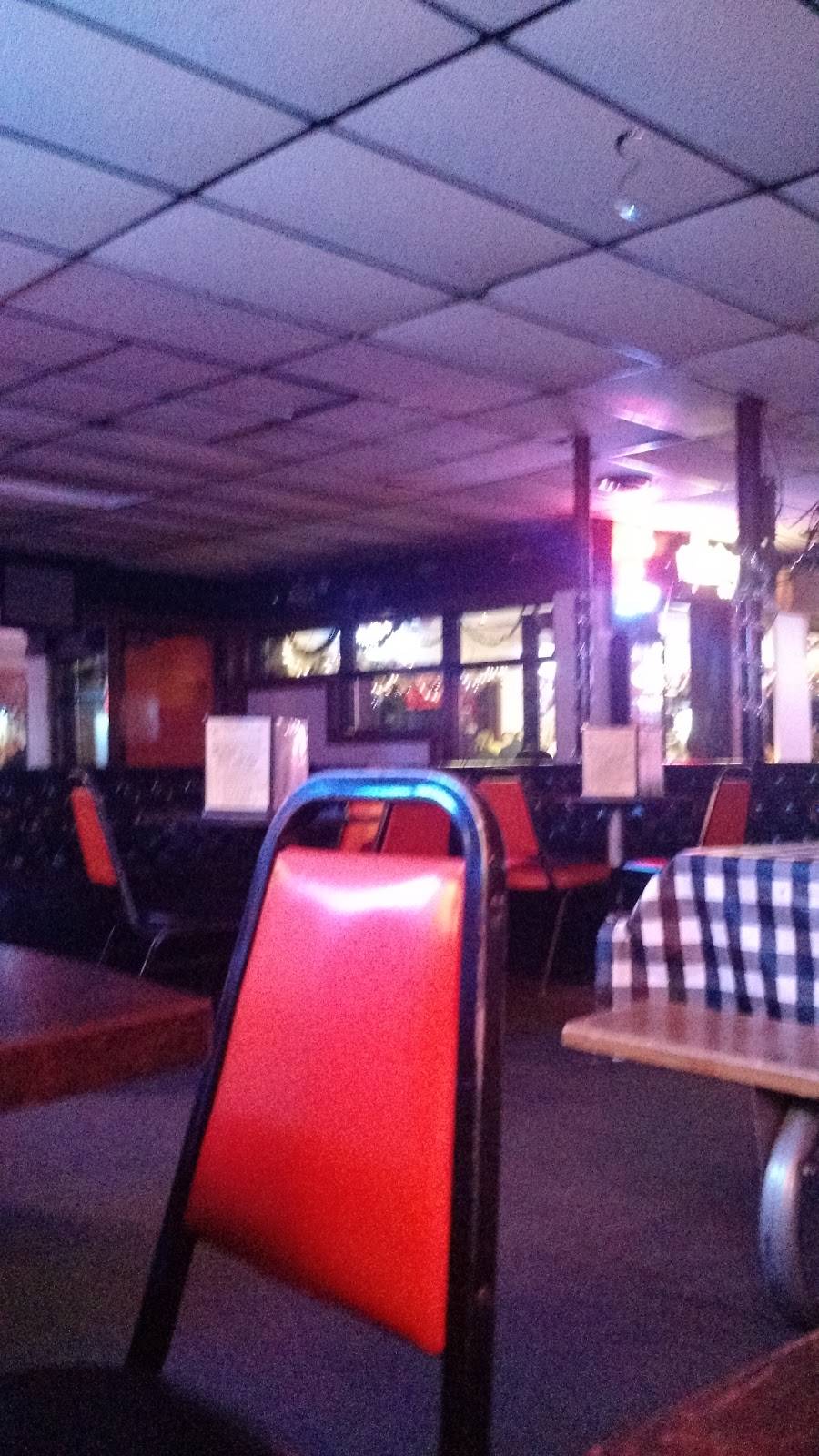 Joes Knight Hawk Restaurant | restaurant | 1002 W Bremer Ave, Waverly, IA 50677, USA | 3193522862 OR +1 319-352-2862