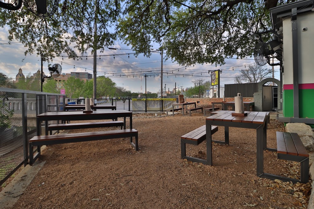 Velvet Taco | restaurant | 103 W Grayson St, San Antonio, TX 78212, USA | 2109605650 OR +1 210-960-5650