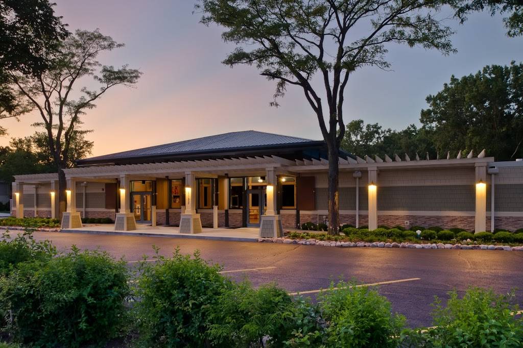 Lillian L. Lutz Recreation Center | restaurant | 1195 Half Day Rd, Highland Park, IL 60035, USA | 8474326355 OR +1 847-432-6355