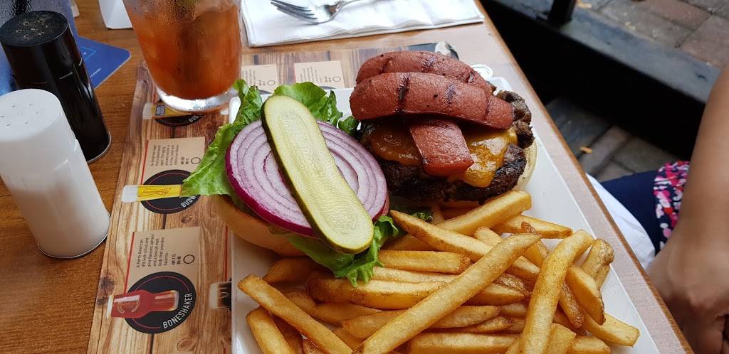 Clarkson Pump & Patio | restaurant | 1744 Lakeshore Rd W, Mississauga, ON L5J 4N8, Canada | 9058559354 OR +1 905-855-9354