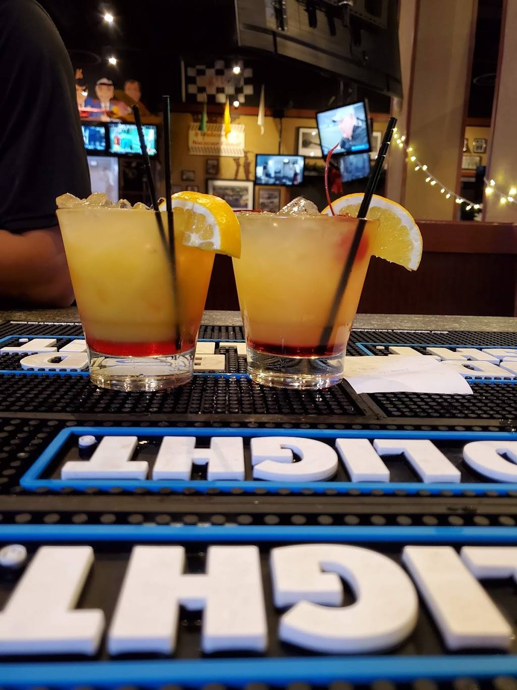 Baumhowers Victory Grille | restaurant | 1001 Doug Baker Blvd #112, Birmingham, AL 35242, USA | 2059955151 OR +1 205-995-5151