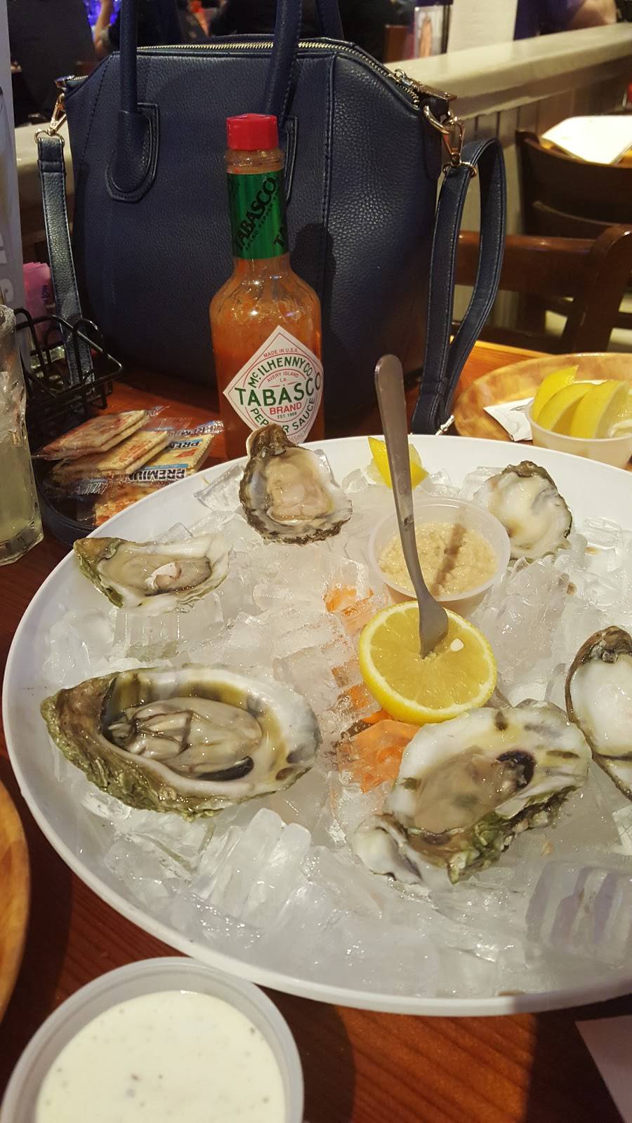 Hooters | restaurant | 5821 Interstate 20 W, Arlington, TX 76016, USA | 8175169464 OR +1 817-516-9464