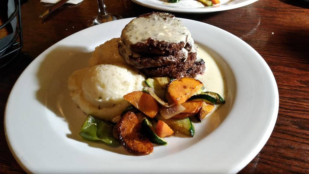 Old Bank Bistro | restaurant | 41 Jarvis St, Fort Erie, ON L2A 2S4, Canada | 9059949222 OR +1 905-994-9222