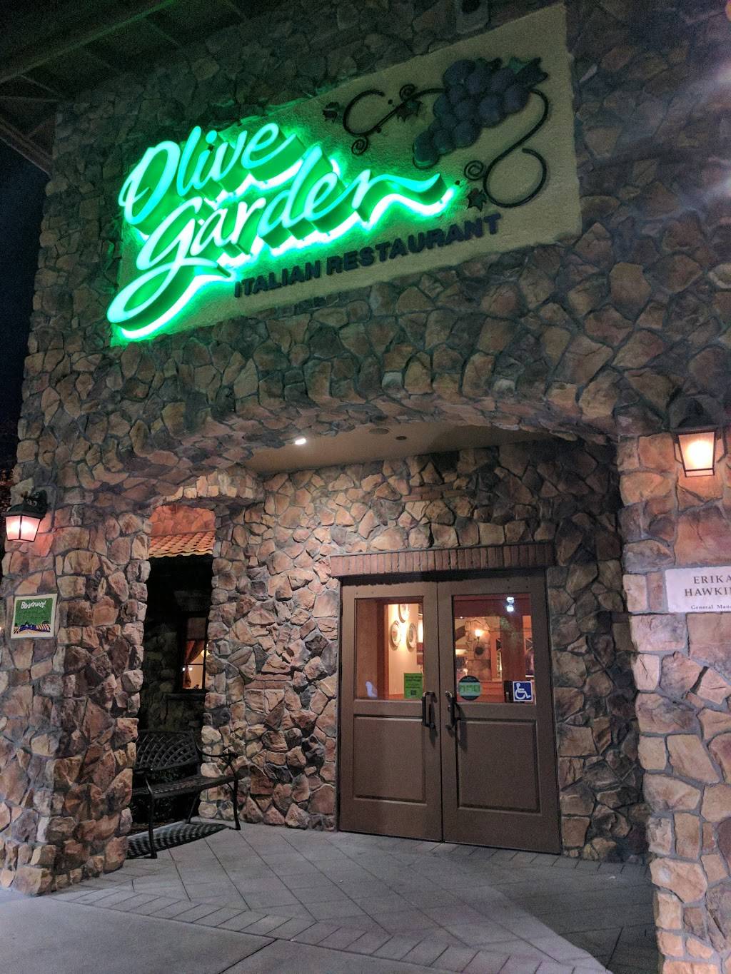 Olive Garden Italian Restaurant | meal takeaway | 158 W Hillcrest Dr, Thousand Oaks, CA 91360, USA | 8057771744 OR +1 805-777-1744