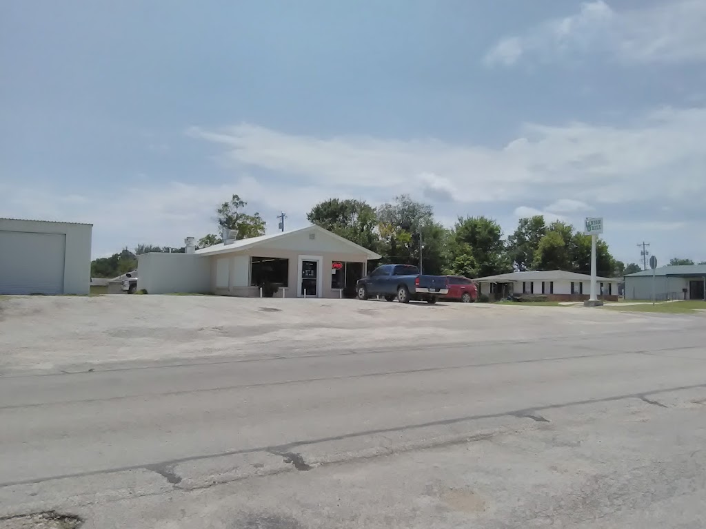 Loris Onion Grill | restaurant | 201 Main St, Stonewall, OK 74871, USA | 5802654485 OR +1 580-265-4485