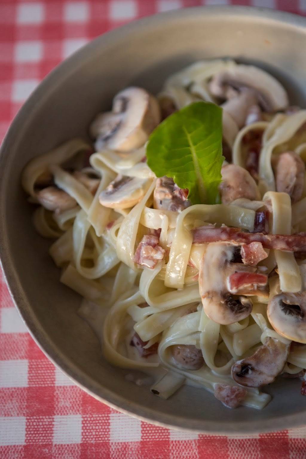 DaEnrico | restaurant | 264 Rue Saint-Zotique E, Montréal, QC H2S 1L3, Canada | 5143880719 OR +1 514-388-0719