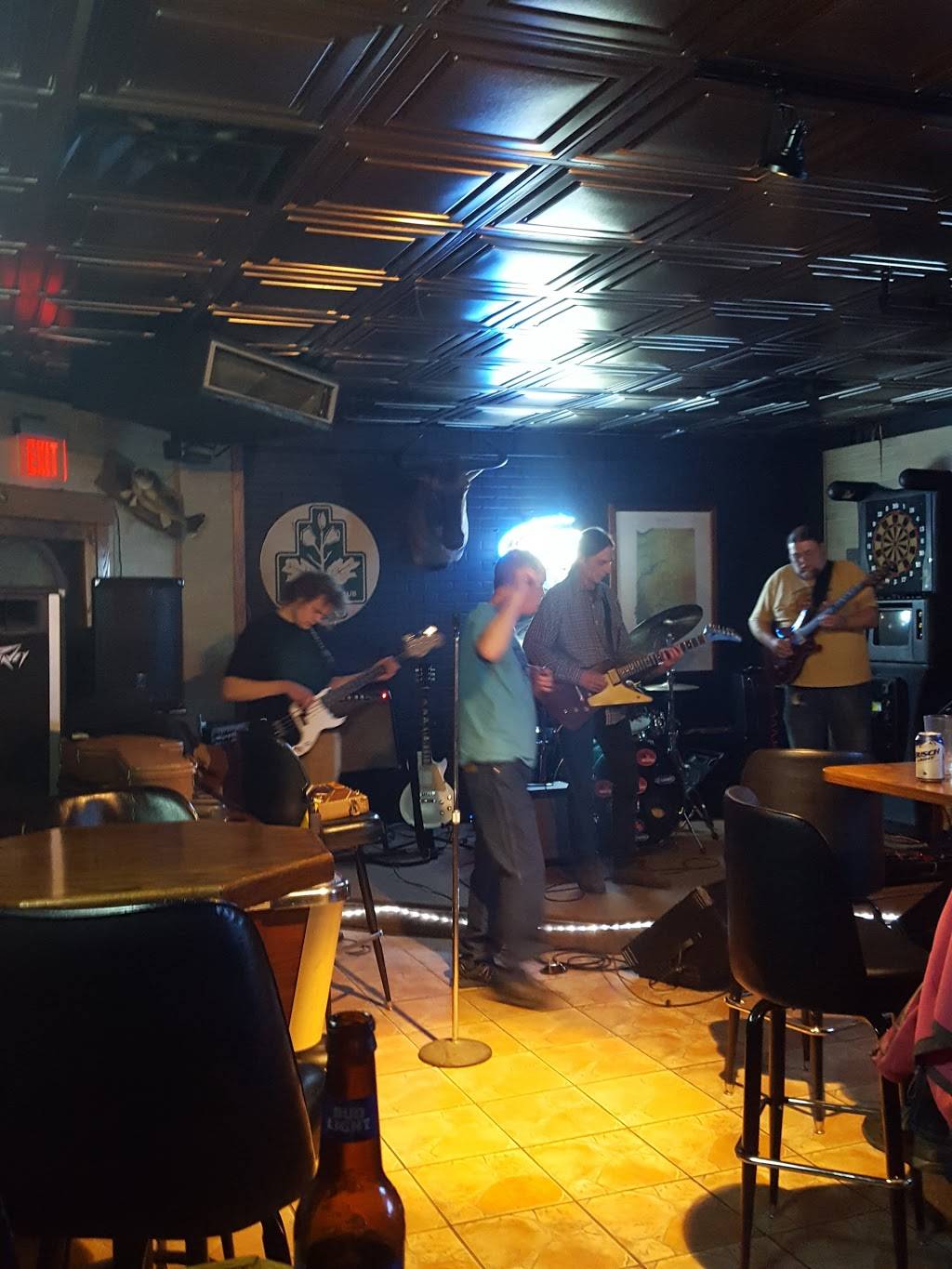 Pendletons Pub and Pizza King | restaurant | 101 N High St, West Lebanon, IN 47991, USA | 7658934444 OR +1 765-893-4444