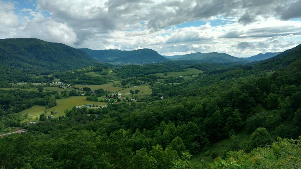 Apple House | restaurant | 6884 Orby Cantrell Hwy, Wise, VA 24293, USA | 2763217317 OR +1 276-321-7317