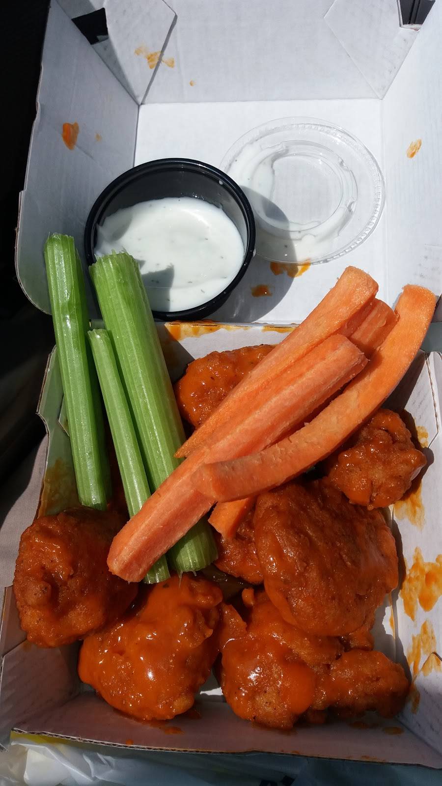 Buffalo Wild Wings | restaurant | 1273 Capitol Dr Suite A, Pewaukee, WI 53072, USA | 2626953900 OR +1 262-695-3900