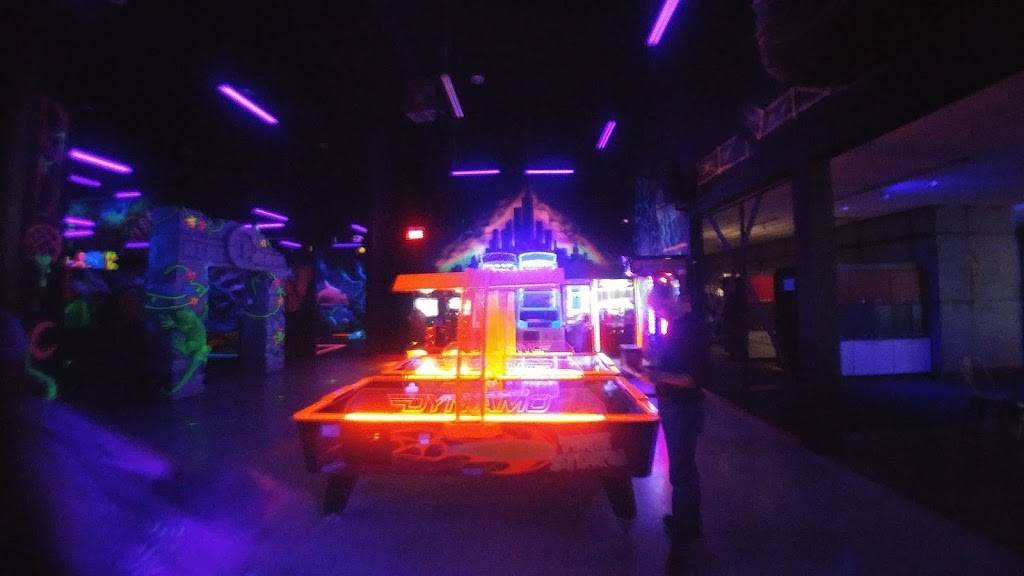 Zone 15 - Laser Tag, Mini-Putt, Réalité Virtuelle, Simulateurs d | restaurant | 3705 Autoroute des Laurentides, Laval, QC H7L 3H7, Canada | 4506814474 OR +1 450-681-4474