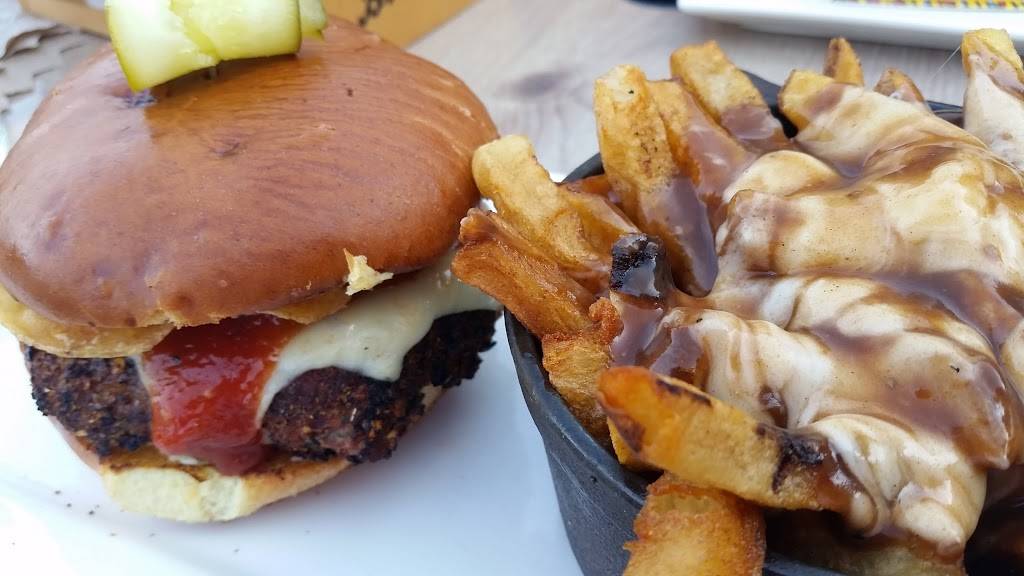 Billys Taphouse | restaurant | 305 Talbot St N, Essex, ON N8M 2E2, Canada | 5197767094 OR +1 519-776-7094