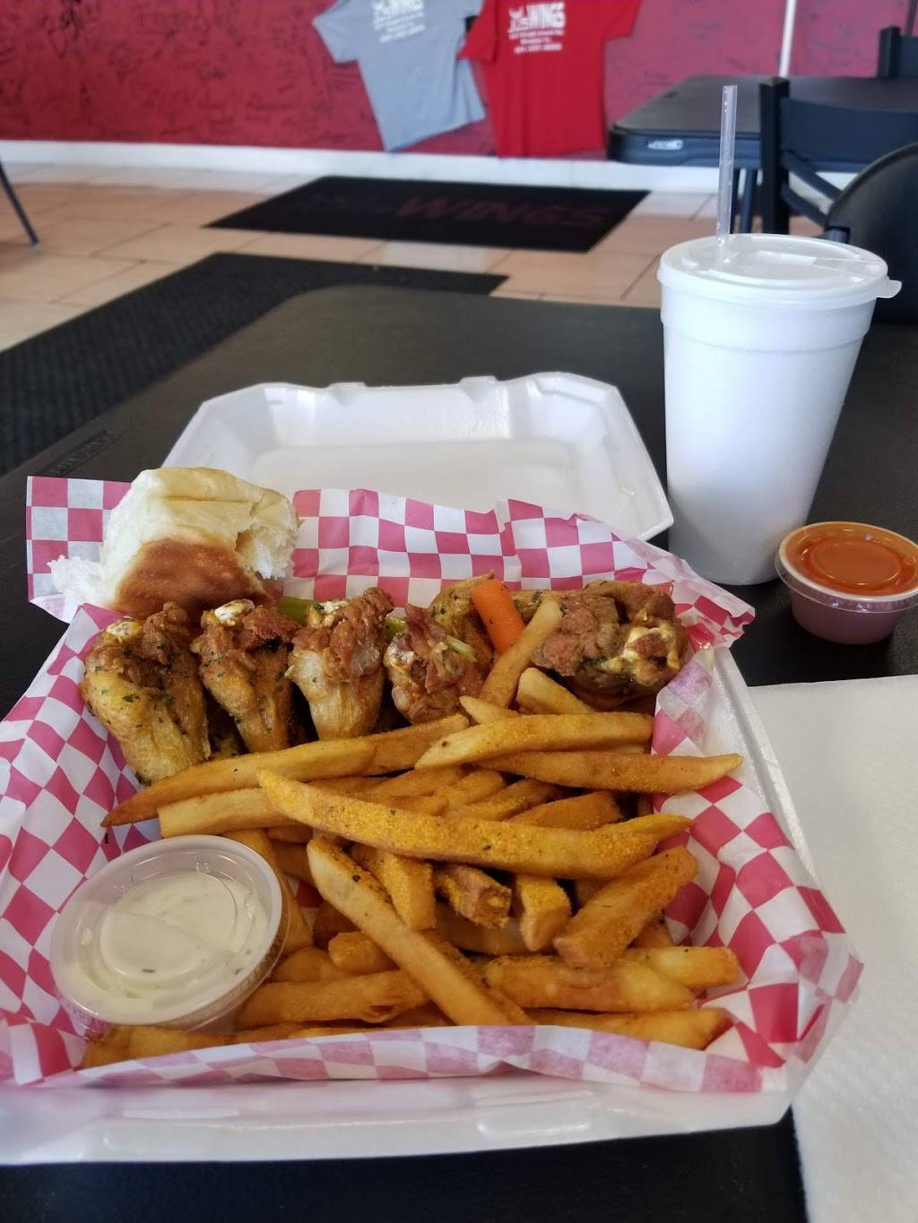 JusWings & More | restaurant | 5973 Knight Arnold Rd, Memphis, TN 38115, USA | 9017468495 OR +1 901-746-8495