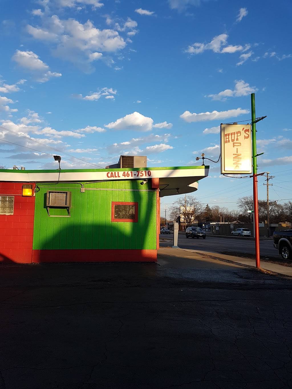 Hups Pizza | restaurant | 5400 W Hampton Ave, Milwaukee, WI 53218, USA | 4144617510 OR +1 414-461-7510