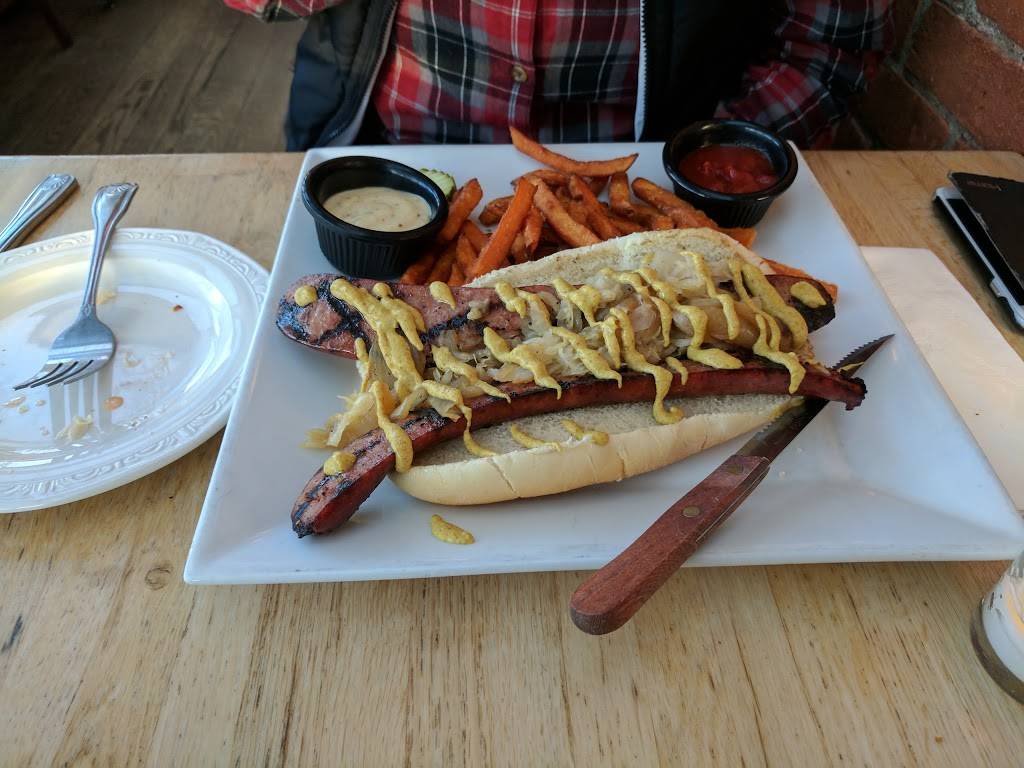 The Main Pub | restaurant | 306 Main St, Manchester, CT 06040, USA | 8606471551 OR +1 860-647-1551