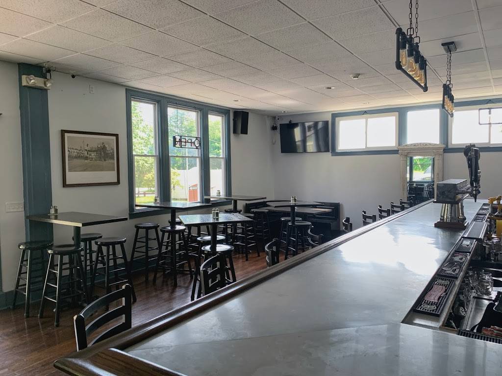 Tucks Tavern | restaurant | 876 Rubber Ave, Naugatuck, CT 06770, USA | 4752123453 OR +1 475-212-3453