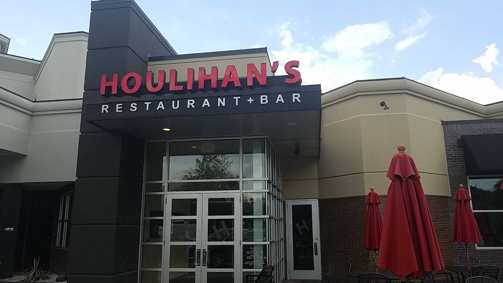 Houlihans | restaurant | 2200 Centreville Rd, Herndon, VA 20170, USA | 7036740454 OR +1 703-674-0454