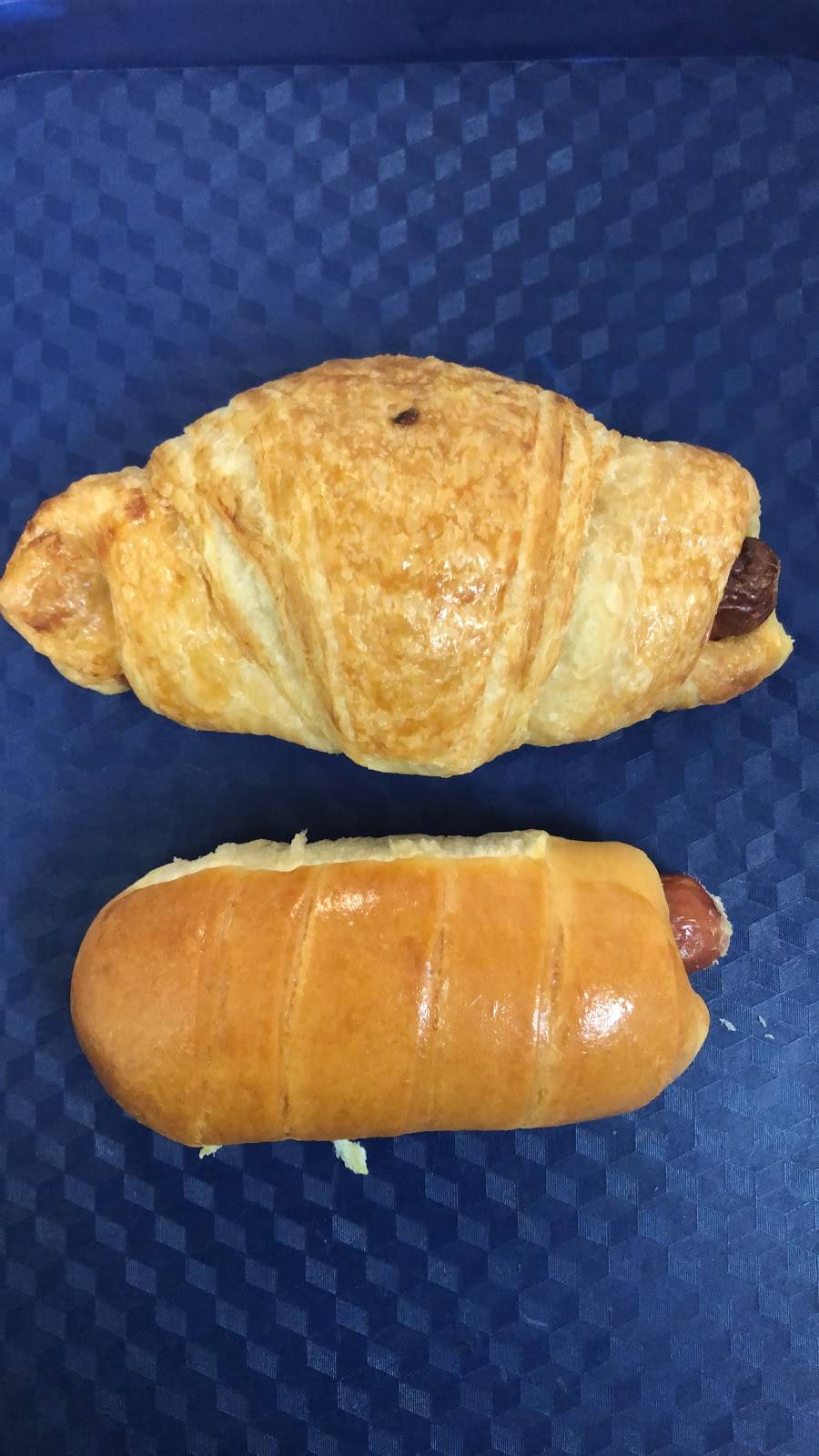 Super Donut | restaurant | 11880 Hero Way West, Leander, TX 78641, USA | 5122607117 OR +1 512-260-7117