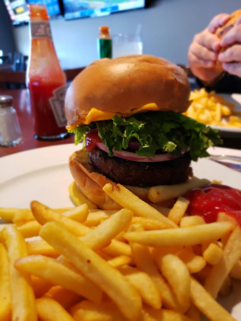 JCs Restaurant at Mikes Place Too | restaurant | 1086 Mastic Rd, Mastic, NY 11950, USA | 6317724680 OR +1 631-772-4680