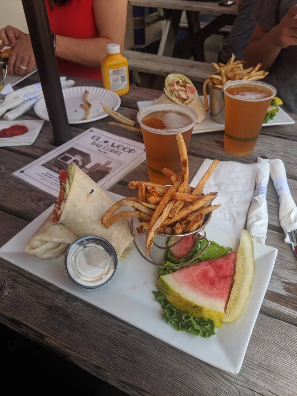 Elwood Bar & Grill | restaurant | 300 E Adams Ave, Detroit, MI 48226, USA | 3139622337 OR +1 313-962-2337