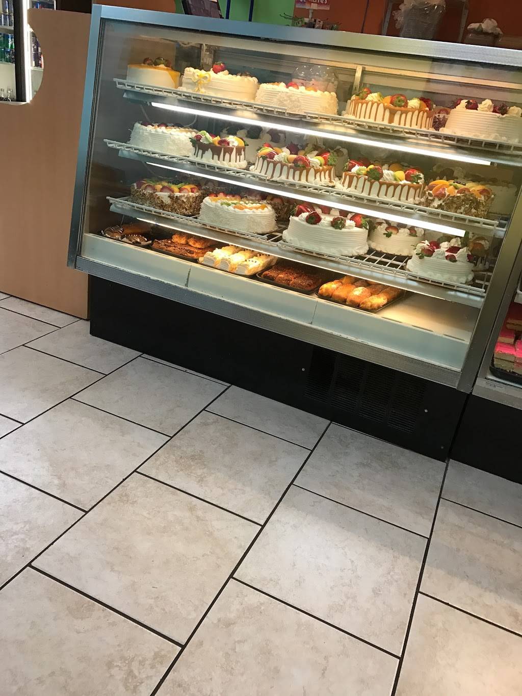 Pollo & Loco Bakery | bakery | 525 E Market St, Leesburg, VA 20176, USA | 7036692896 OR +1 703-669-2896