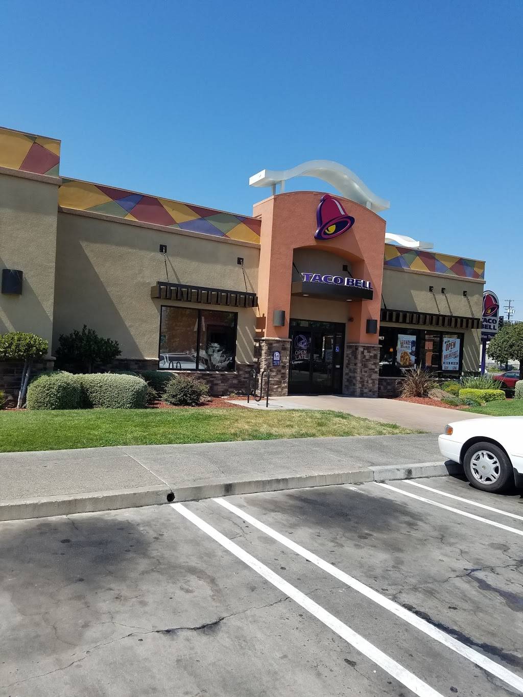 Taco Bell | meal takeaway | 825 9th St, Modesto, CA 95354, USA | 2095266914 OR +1 209-526-6914