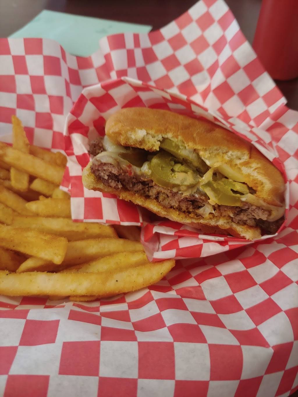 World Class Cheeseburgers | restaurant | Dogwood Plaza, 15951, Wells Hwy, Seneca, SC 29678, USA | 8648888995 OR +1 864-888-8995