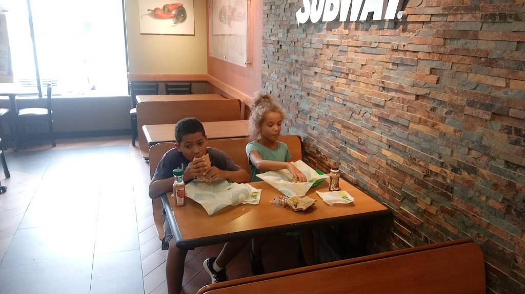 Subway | restaurant | 133 N Ventura Rd, Port Hueneme, CA 93041, USA | 8054880877 OR +1 805-488-0877