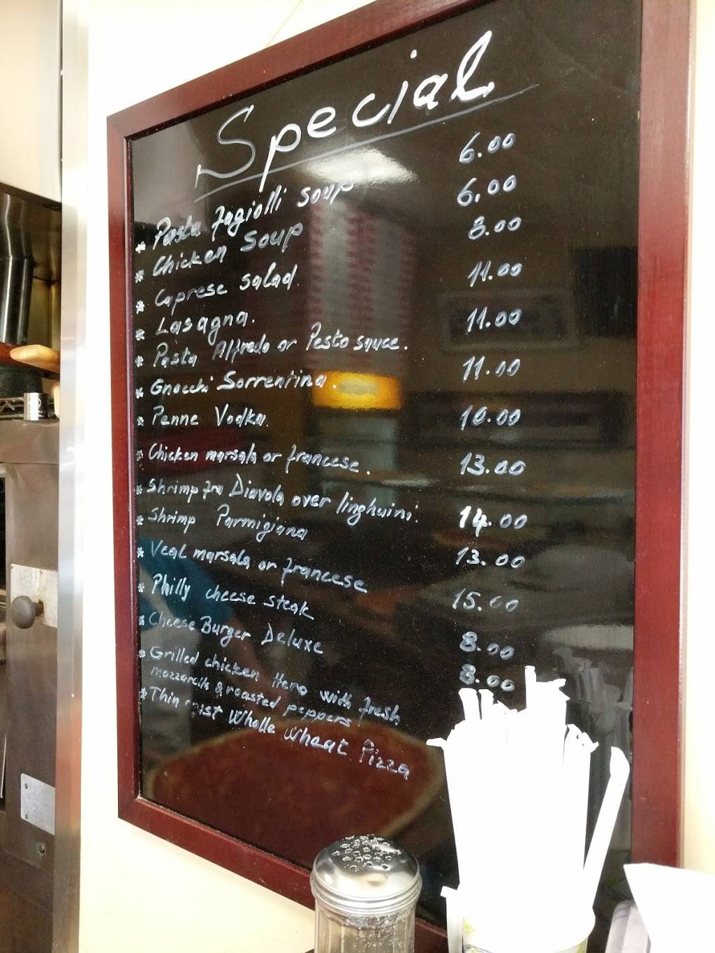 Vinnys Pizzeria & Lnchntt | restaurant | 19901 32nd Ave, Flushing, NY 11358, USA | 7183528447 OR +1 718-352-8447