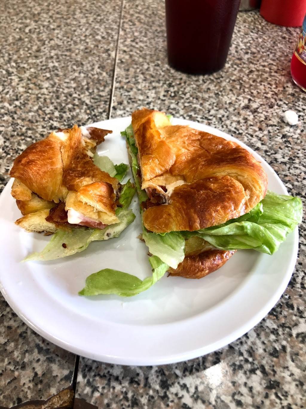 Rockys Breakfast & Lunch | restaurant | 6208 Woodland Ave, Philadelphia, PA 19142, USA | 2157291126 OR +1 215-729-1126