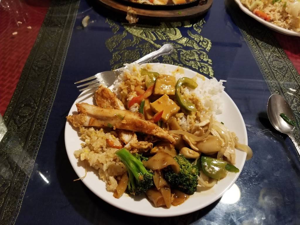 Thai Kitchen | restaurant | 2851 N Oakland Ave, Milwaukee, WI 53211, USA | 4149628851 OR +1 414-962-8851