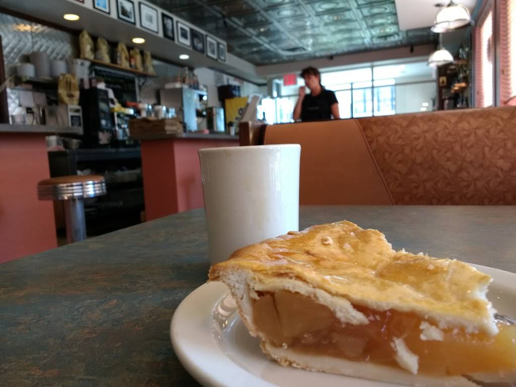 Van Dam Diner | restaurant | 4555 Van Dam St, Long Island City, NY 11101, USA | 7183928371 OR +1 718-392-8371