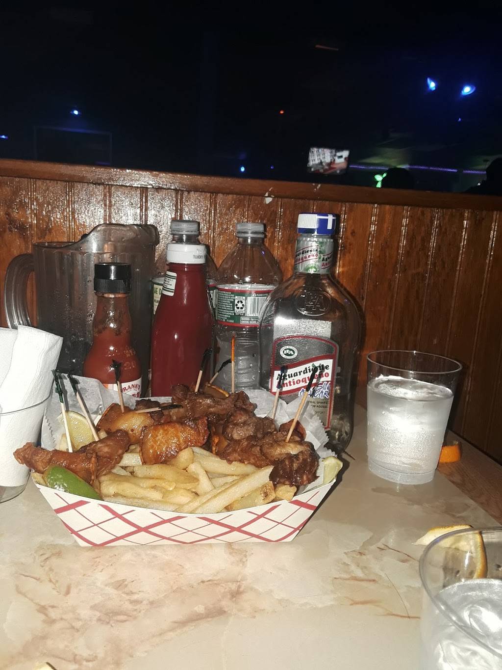 La Pradera Bar & Grill | restaurant | 1717 Middlesex St 2nd Fl, Lowell, MA 01851, USA | 9787585233 OR +1 978-758-5233