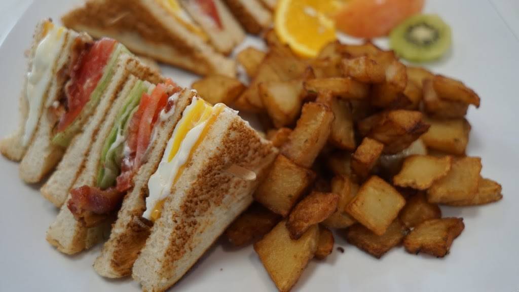 La Belle Province milad | restaurant | 7555 Boulevard Décarie, Montréal, QC H4P 2G9, Canada | 5143426577 OR +1 514-342-6577