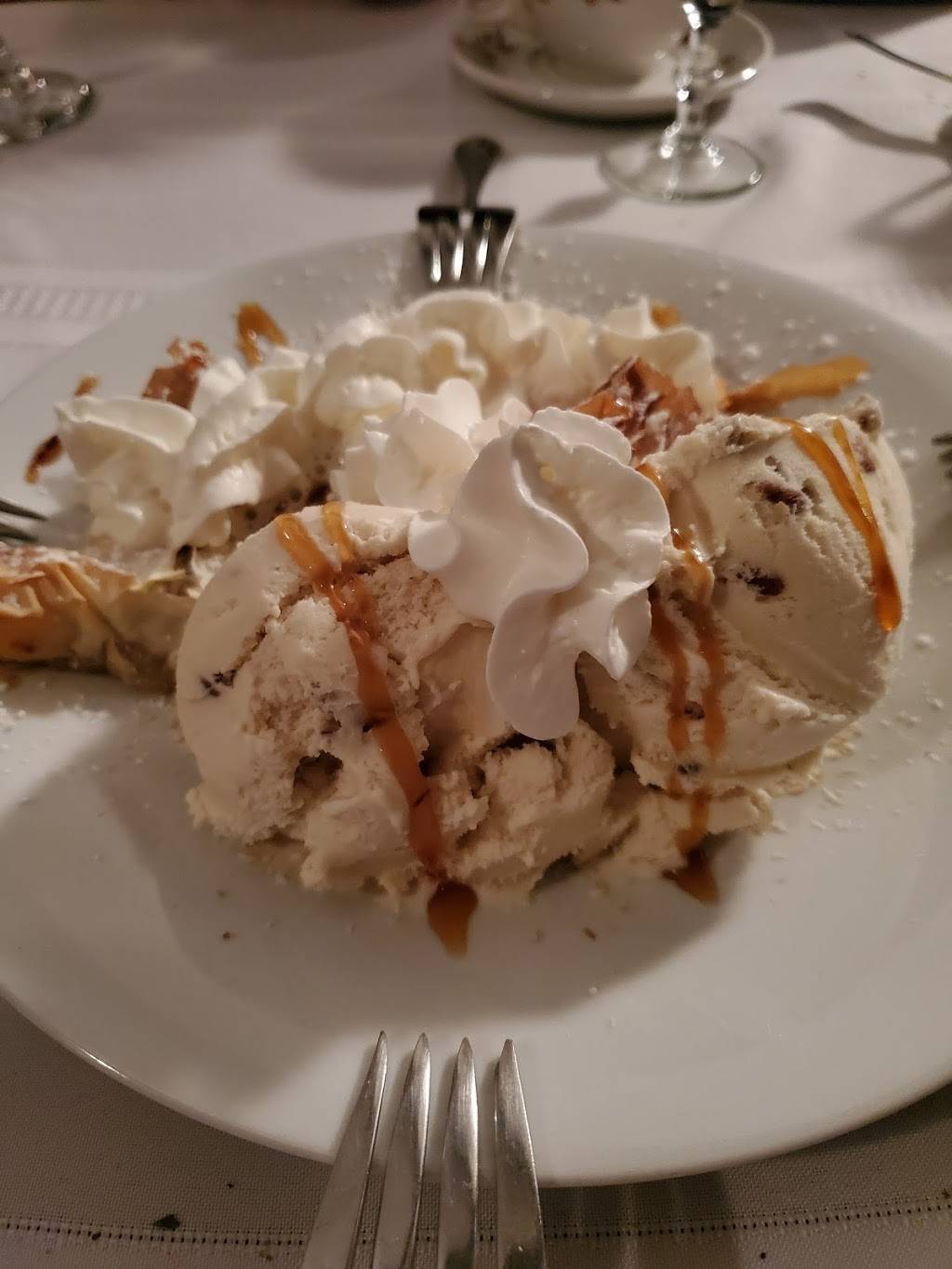 Trocadero Restaurant | restaurant | 527 Barton St E, Hamilton, ON L8L 2Y9, Canada | 9055273894 OR +1 905-527-3894