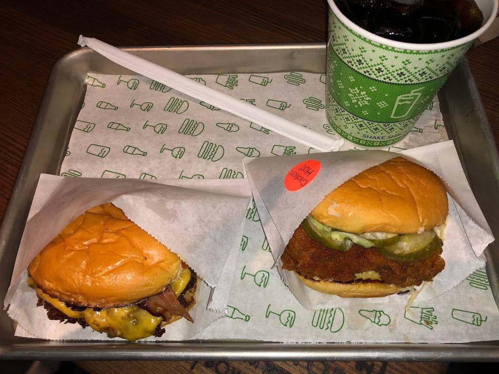 Shake Shack | restaurant | 4201 Wilson Blvd Suite 0180, Arlington, VA 22203, USA | 5716201323 OR +1 571-620-1323