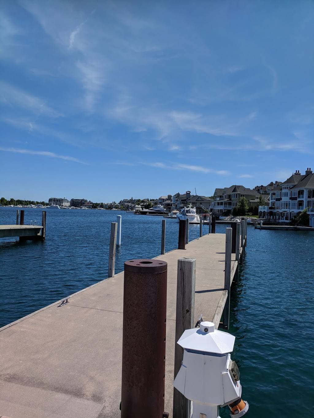 Bay Harbor Yacht Club | restaurant | 4300 Vista Dr, Petoskey, MI 49770, USA | 2314392100 OR +1 231-439-2100