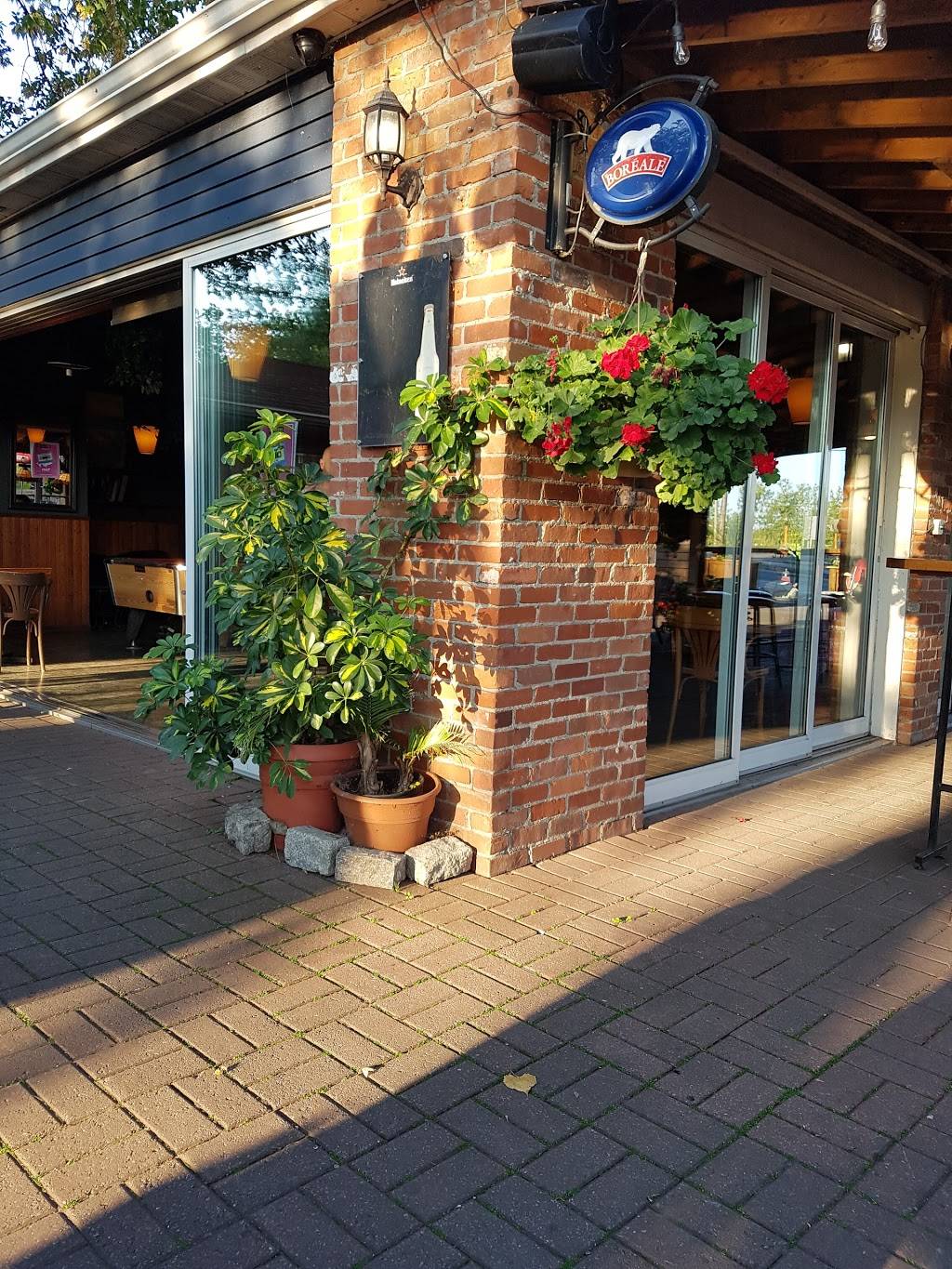 Bistro La Trinquette | restaurant | 290 Rue Champlain, Saint-Jean-sur-Richelieu, QC J3B 6W2, Canada | 4503491811 OR +1 450-349-1811