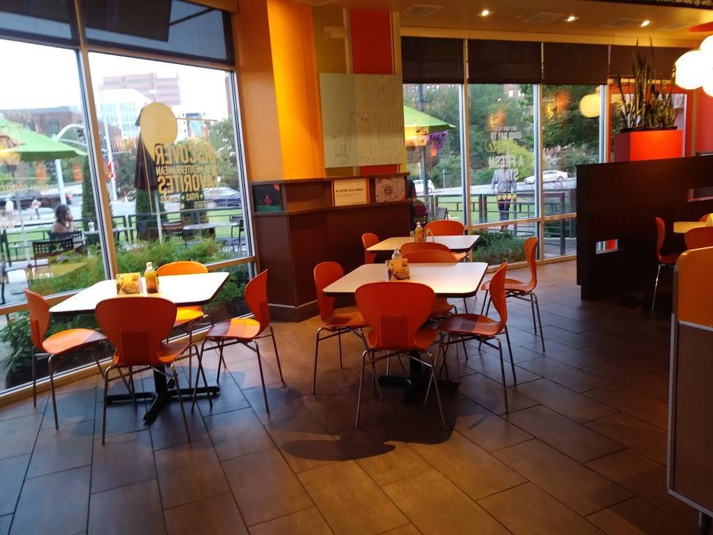 Zoës Kitchen | restaurant | 100 Ward Pkwy, Kansas City, MO 64112, USA | 8165312044 OR +1 816-531-2044