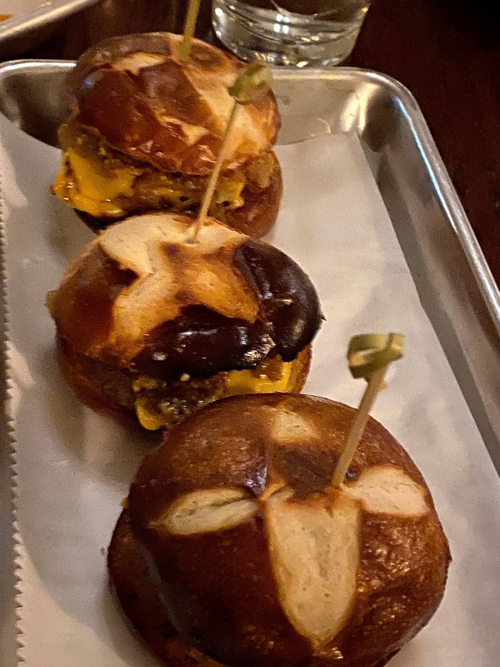 The Neighborhood Draft | restaurant | 5921 W Vliet St, Milwaukee, WI 53208, USA | 4148852028 OR +1 414-885-2028