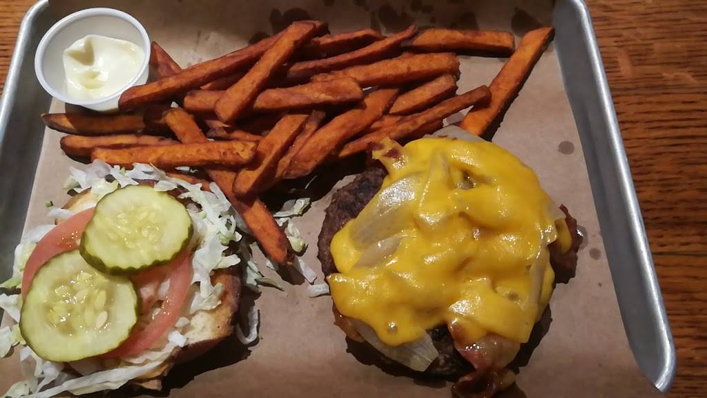 Tuckers American Favorites | restaurant | 2441 State St #6, New Albany, IN 47150, USA | 8129449999 OR +1 812-944-9999