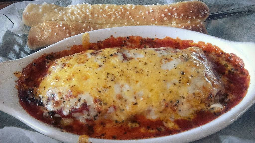 Monicals Pizza of Gilman | restaurant | 625 US-24, Gilman, IL 60938, USA | 8152657272 OR +1 815-265-7272