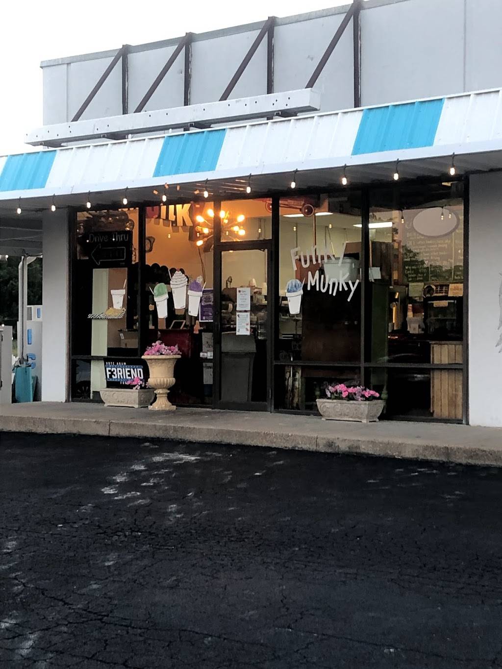 The Funky Munky | restaurant | Shopping Center, 134 College Park Dr, Weatherford, TX 76087, USA | 8173416136 OR +1 817-341-6136