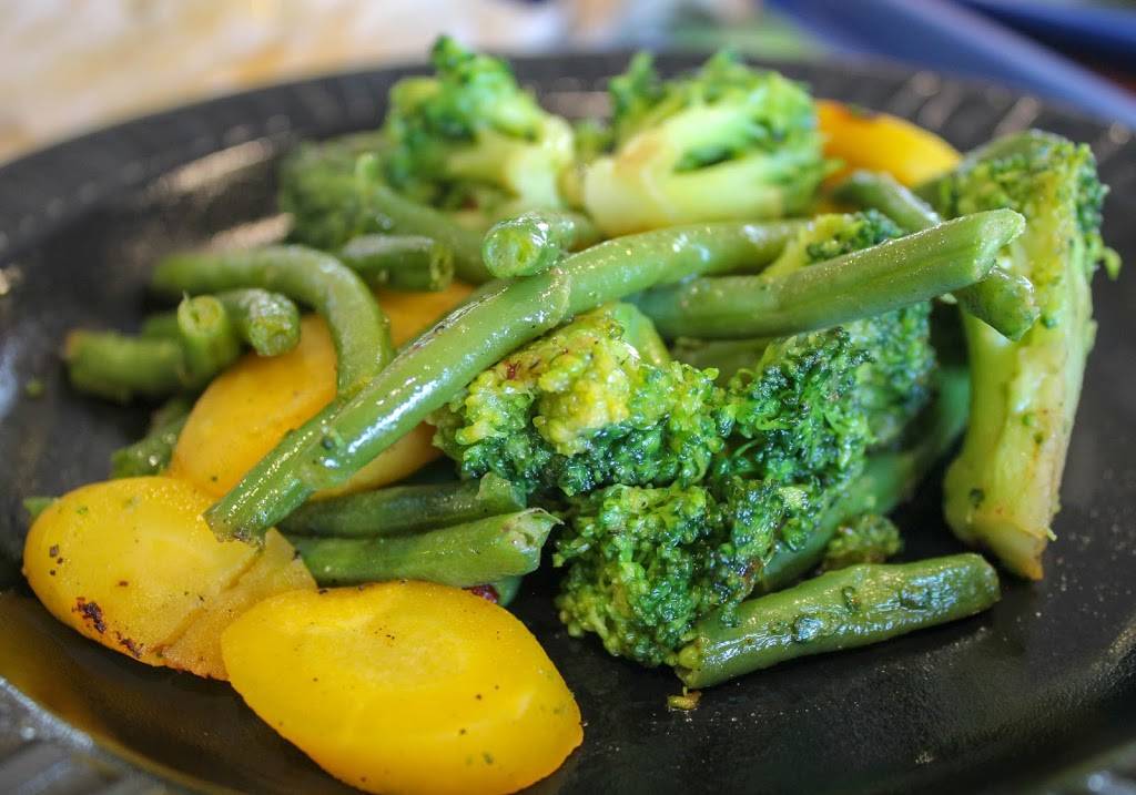 Salems Fresh Eats - Tampa - E Busch Blvd | restaurant | 5315 E Busch Blvd, Tampa, FL 33617, USA | 8138982606 OR +1 813-898-2606