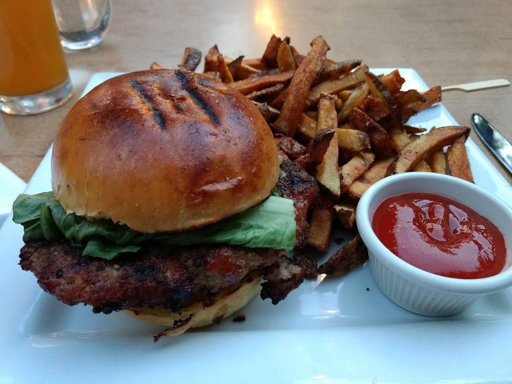 Harvest Restaurant | restaurant | 1 Way St, Whitby, ON L1M 1B3, Canada | 9056557687 OR +1 905-655-7687