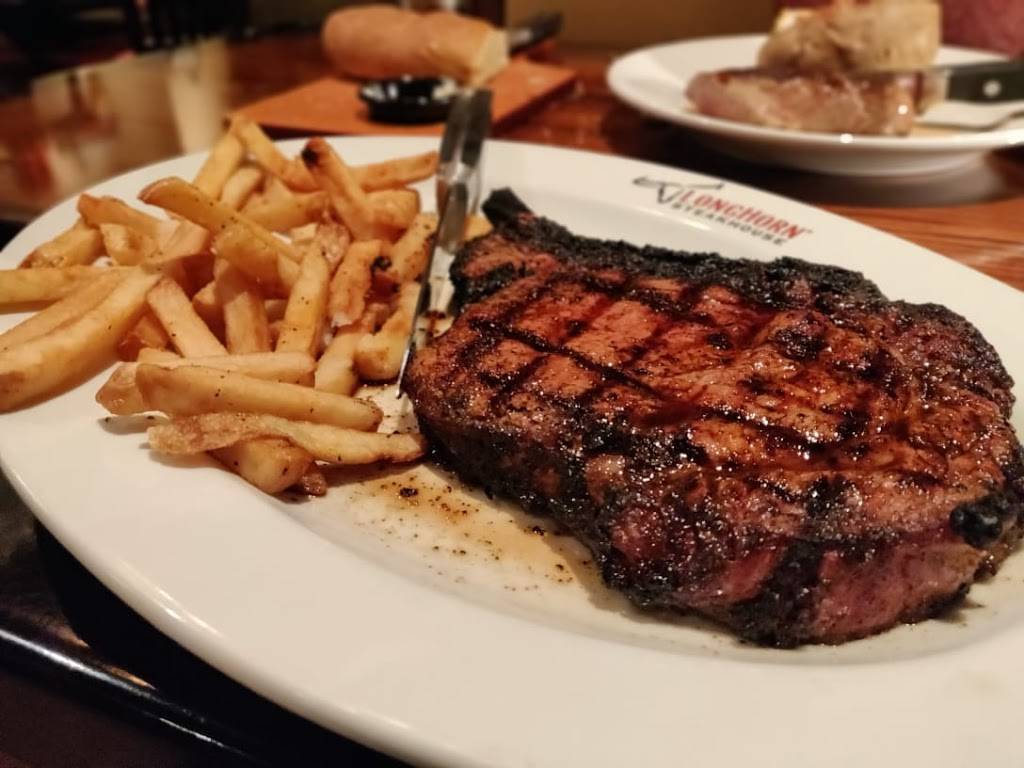 LongHorn Steakhouse | meal takeaway | 907 Bayonne Crossing Way, Bayonne, NJ 07002, USA | 2018580976 OR +1 201-858-0976