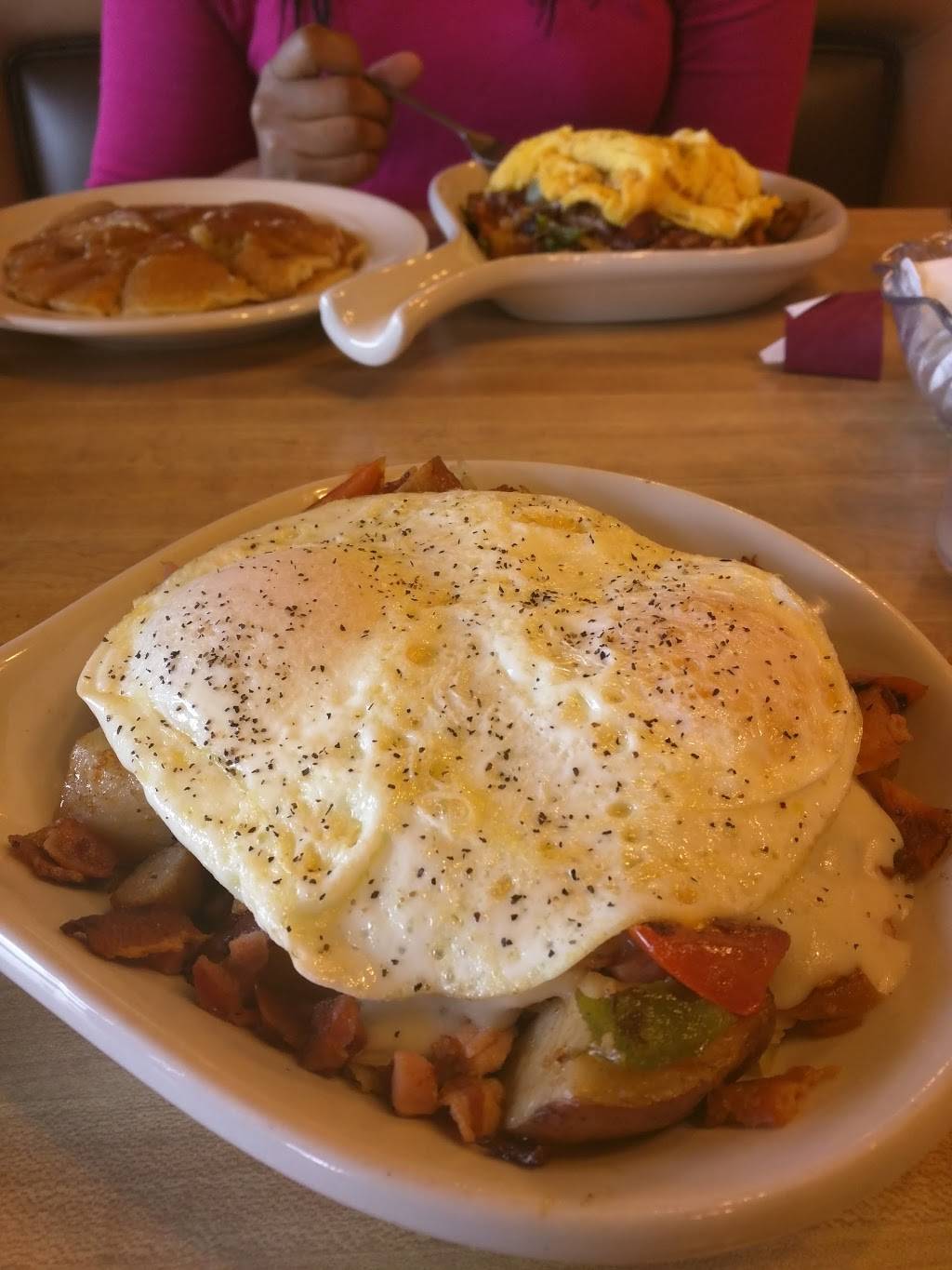 Skillets Bistro | restaurant | 2040 45th St, Highland, IN 46322, USA | 2192934017 OR +1 219-293-4017