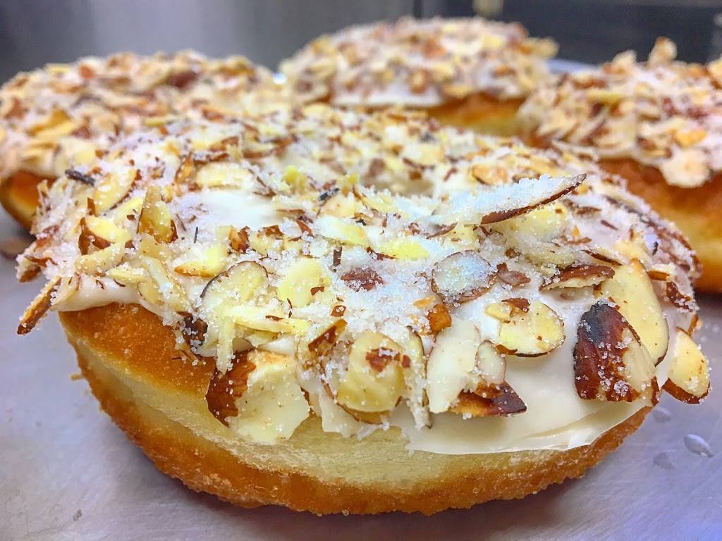 Hi-Five Doughnuts | restaurant | 1011 E Main St, Louisville, KY 40206, USA | 5024095584 OR +1 502-409-5584