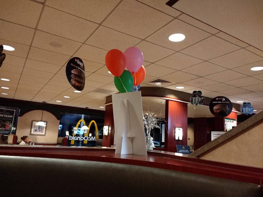 McDonalds | cafe | 352 S Division St, Harvard, IL 60033, USA | 8159435540 OR +1 815-943-5540